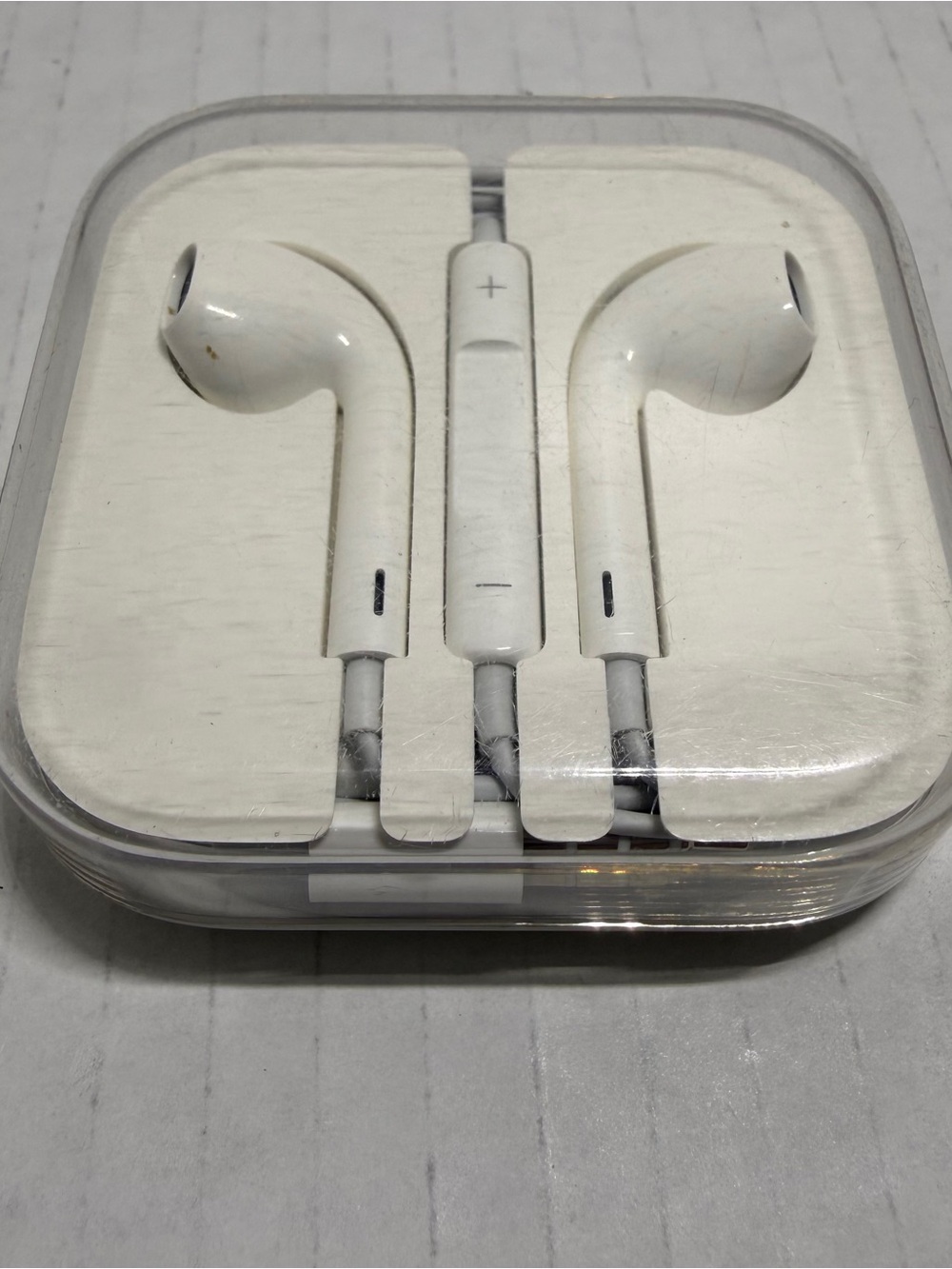 Apple White Wired Earbuds with Inline Remote